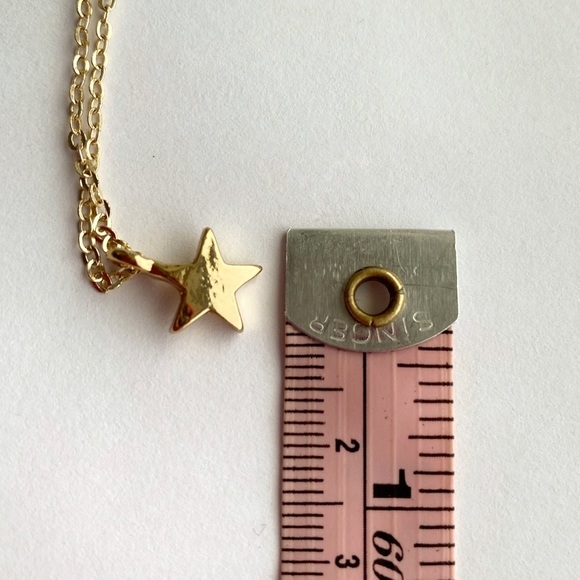 Minimalistic Gold Tone Small Star Neckless NWOT - Picture 5 of 6